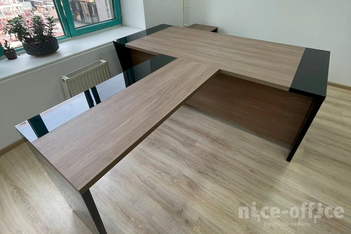 Стол письменный 200, панель - древесная Asti P фото в интерьере 1