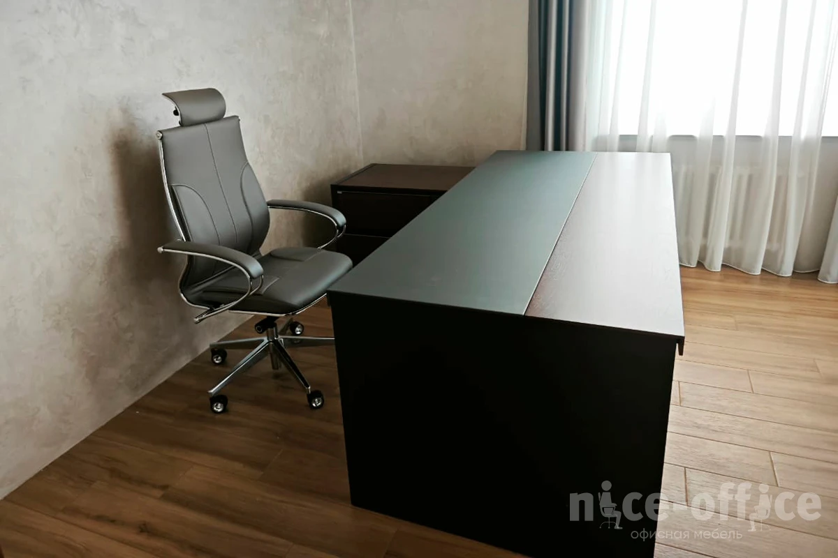 Стол для руководителя левый 2200x1800x750 Larry 2 фото в интерьере 1