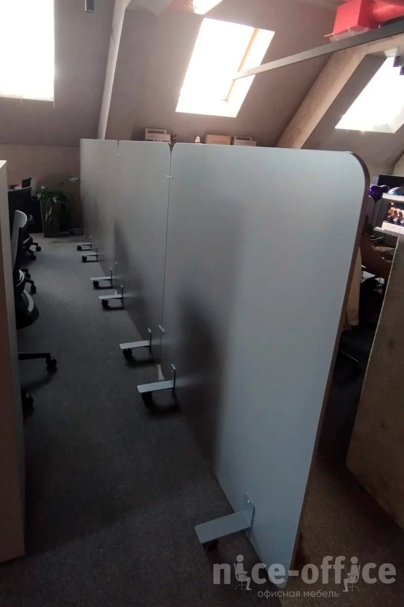 Перегородка на роликах 1400x18x1500 R-line фото в интерьере 1