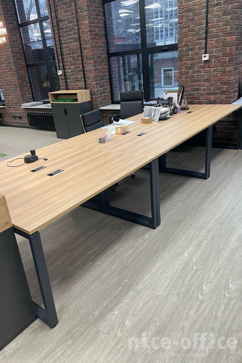 Стол письменный на О-образном м/к 60х30 заглушка кабель-канала антрацит 1400x700x750 Evolution Дуб честерфилд/Антрацит фото в интерьере 2