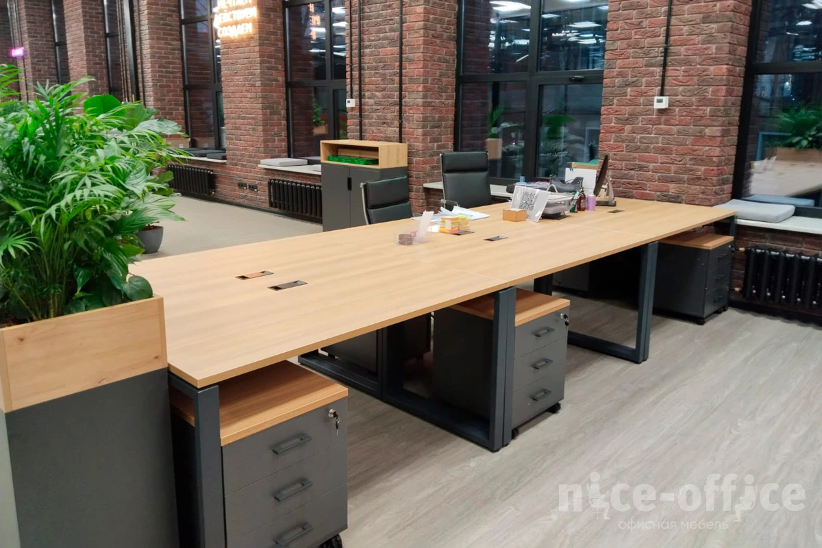 Стол письменный на О-образном м/к 60х30 заглушка кабель-канала антрацит 1400x700x750 Evolution Дуб честерфилд/Антрацит фото в интерьере 4